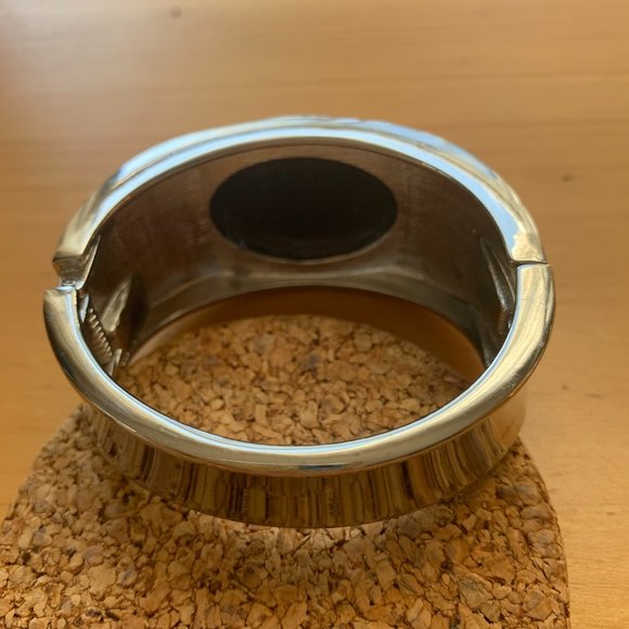 Faux Silver Bracelet with Bevelled Black Stone - Picture 10 of 13